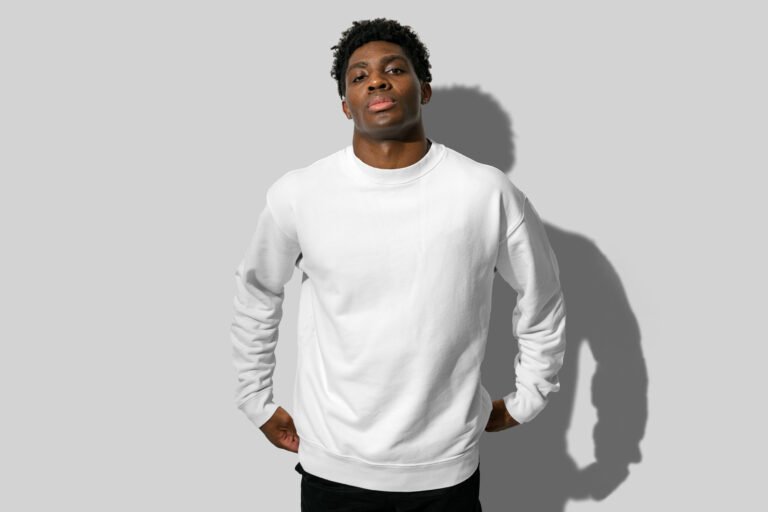 OVERSIZED BLACK SWEATSHIRT