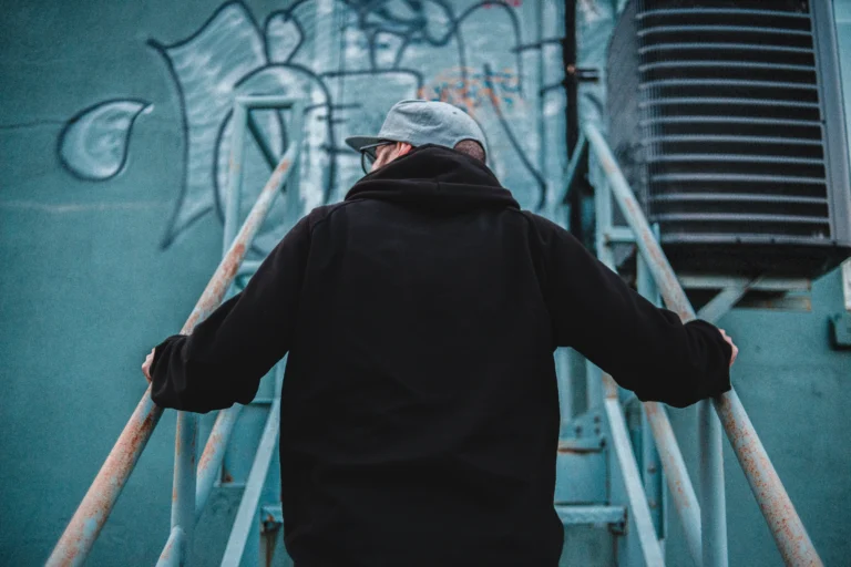 OVERSIZED BLACK HOODIE
