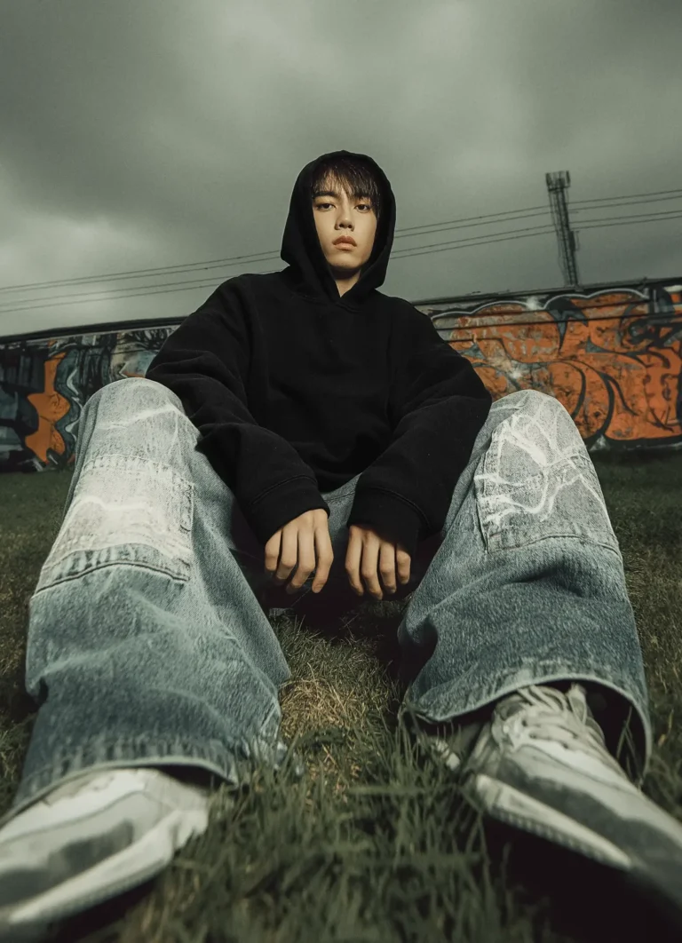 PULLOVER BLACK HOODIE